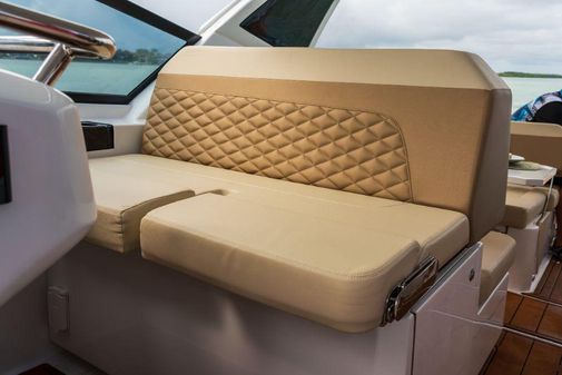 Aquila 32 image