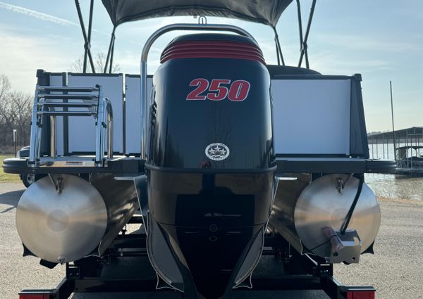 Tahoe-pontoon CASCADE-REAR-J-LOUNGER image