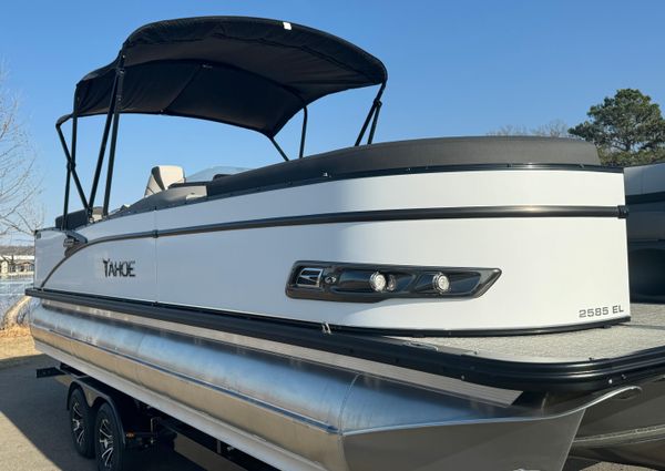 Tahoe-pontoon CASCADE-REAR-J-LOUNGER image