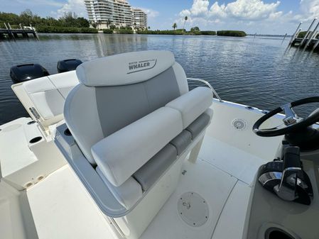 Boston Whaler 270 Dauntless image