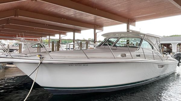 Pursuit 3800 Express