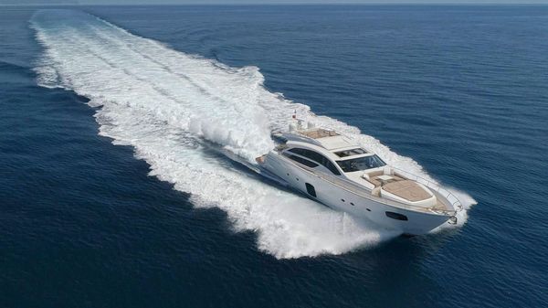 Pershing 82