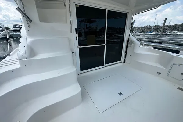 Sea Ray 400 Sedan Bridge image