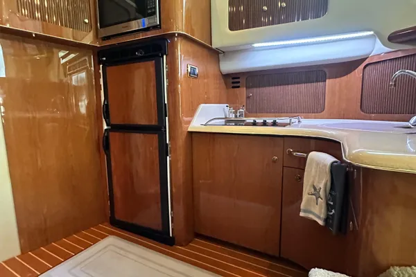 Sea Ray 400 Sedan Bridge image