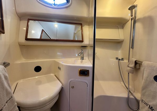 Sea Ray 400 Sedan Bridge image