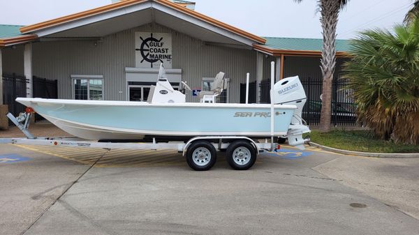 Sea Pro 208 Bay