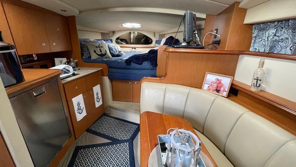 Cruisers Yachts 320 Express image