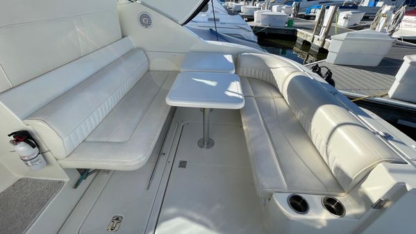 Cruisers Yachts 320 Express image