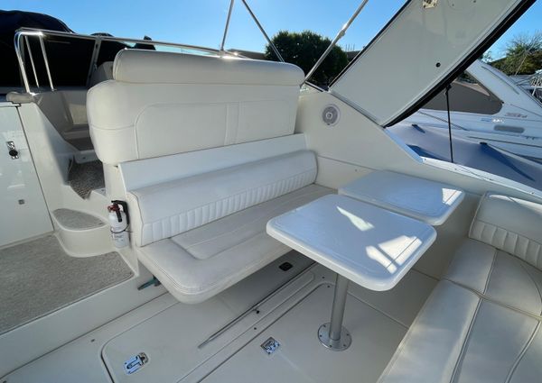 Cruisers Yachts 320 Express image