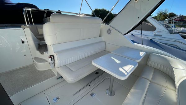 Cruisers Yachts 320 Express image