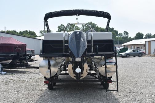 Lowe SS230 Walk-Thru Tritoon image