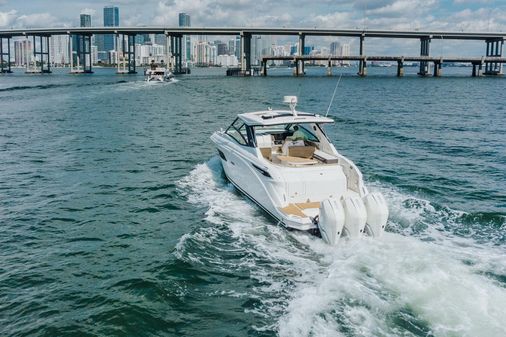 Sea Ray 320 Sundancer image