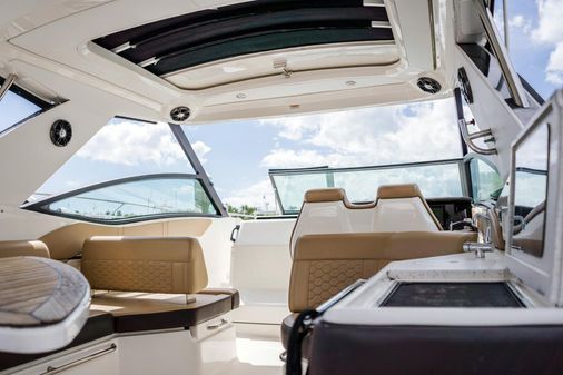 Sea Ray 320 Sundancer image