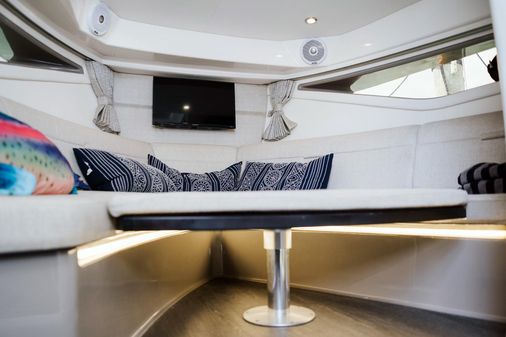 Sea Ray 320 Sundancer image