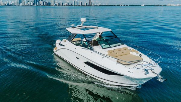 Sea Ray 320 Sundancer 