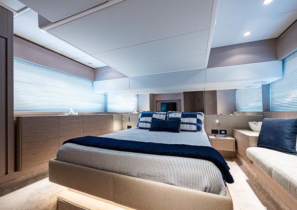 Ferretti Yachts 500 image