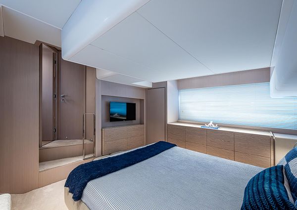 Ferretti Yachts 500 image