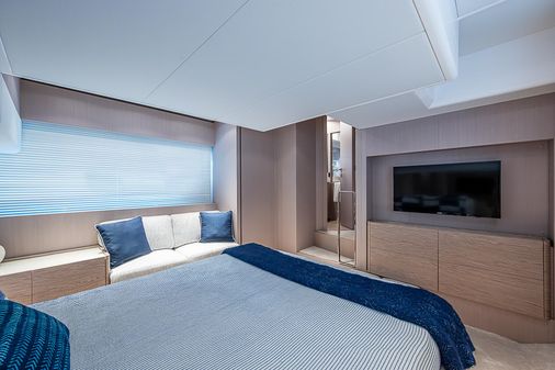 Ferretti Yachts 500 image