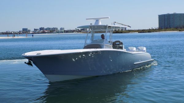 Mag Bay 33 Center Console