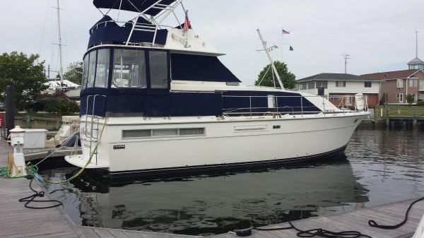 Bertram 42 Flybridge Motor Yacht