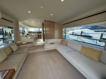 Azimut 68 FLY image