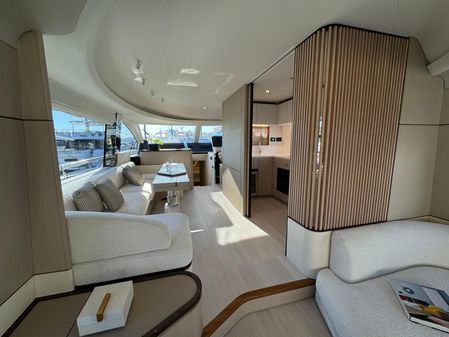 Azimut 68 FLY image