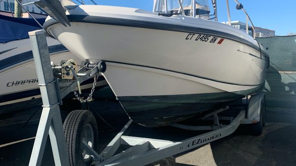Boston Whaler 230 Outrage