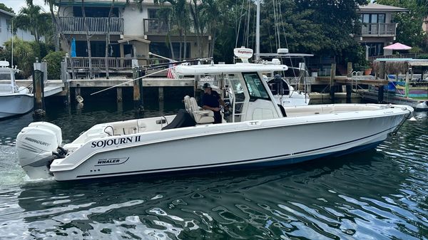 Boston Whaler 330 Outrage 