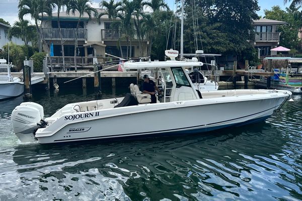 Boston Whaler 330 Outrage - main image