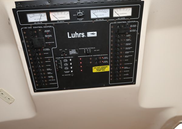 Luhrs 32 Open image