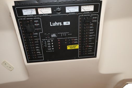 Luhrs 32 Open image