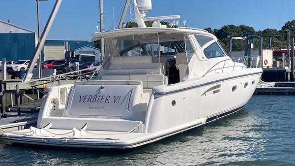 Tiara Yachts 5200 Express