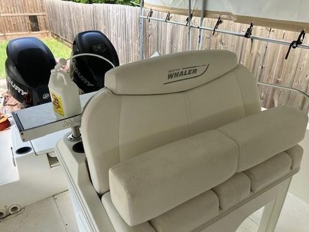 Boston-whaler 27DA image