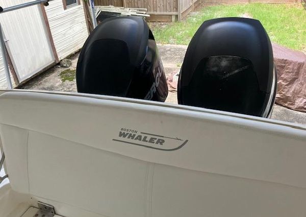 Boston Whaler 27DA image