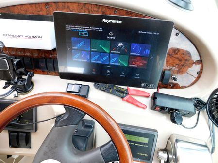 Sea Ray Sundancer 410 image