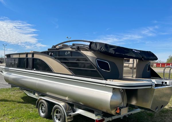 Bennington 25 L BOWRIDER FASTBACK image