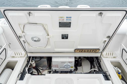 Boston-whaler 345-CONQUEST image