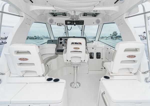 Boston-whaler 345-CONQUEST image