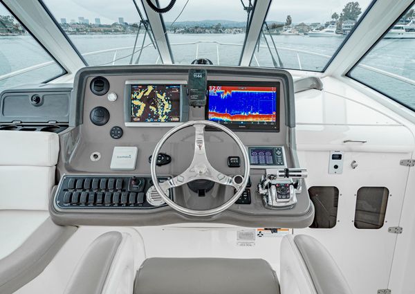 Boston-whaler 345-CONQUEST image