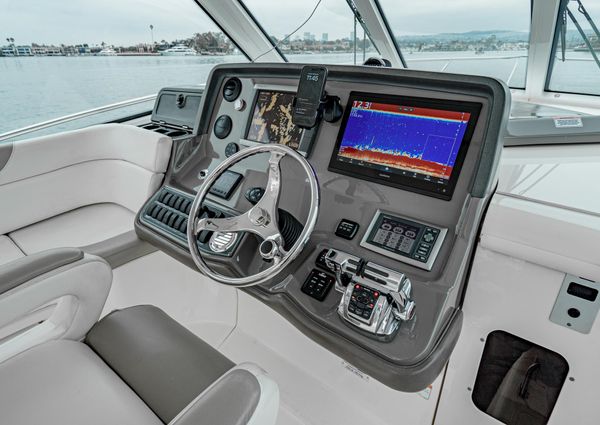 Boston-whaler 345-CONQUEST image