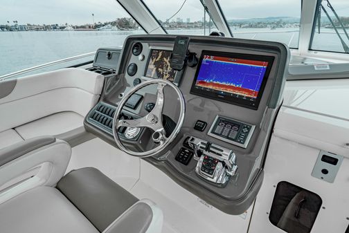 Boston-whaler 345-CONQUEST image