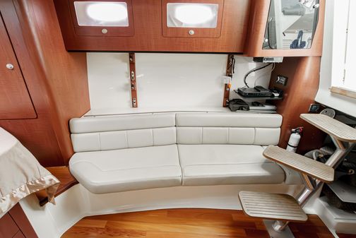 Boston-whaler 345-CONQUEST image