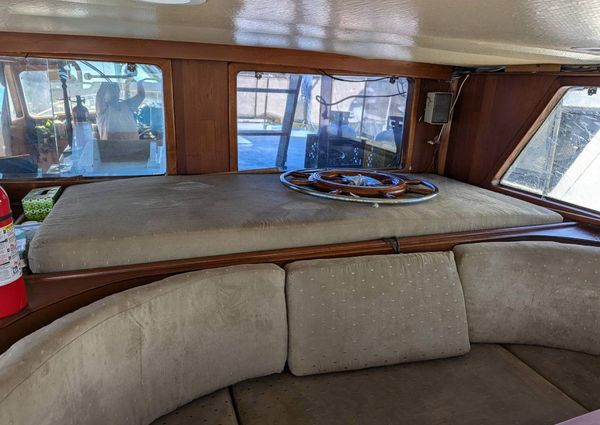 Marine-trader 49-PILOTHOUSE image