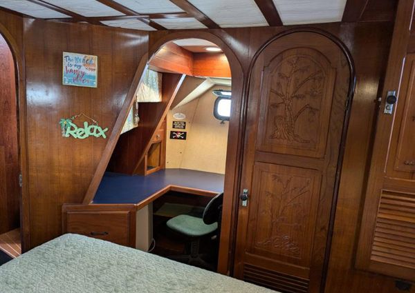 Marine-trader 49-PILOTHOUSE image