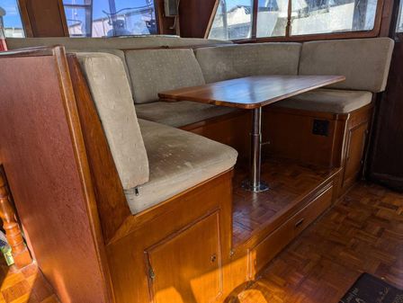 Marine-trader 49-PILOTHOUSE image