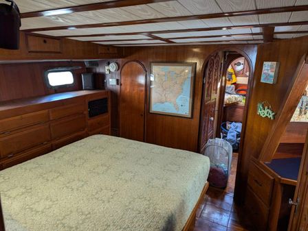 Marine-trader 49-PILOTHOUSE image