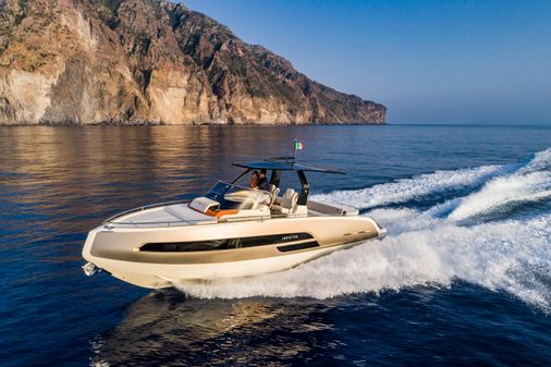 Invictus 320 GT image