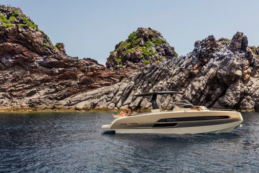 Invictus 320 GT image