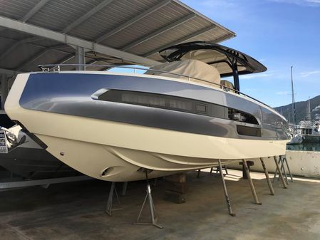 Invictus 320 GT image