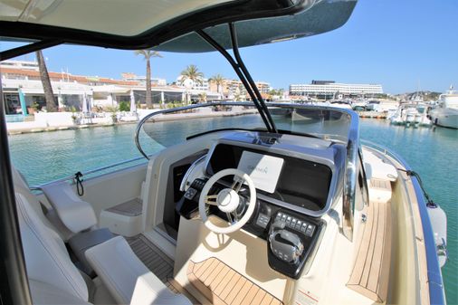 Invictus 320 GT image